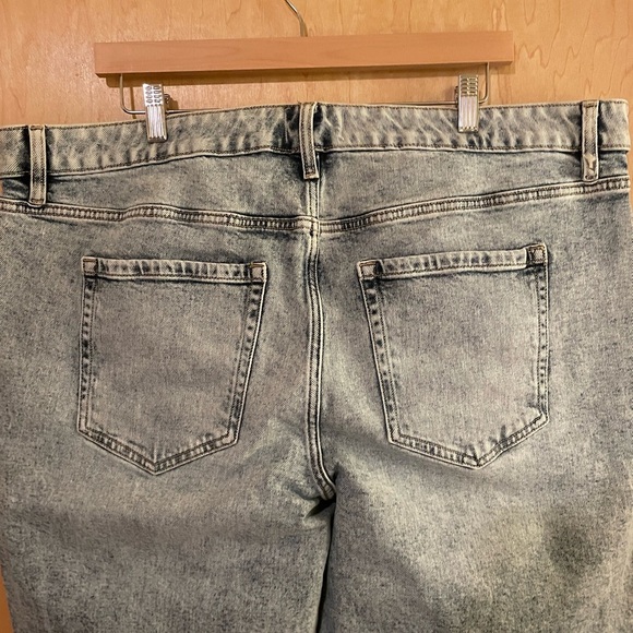 Women's Lane Bryant Petite Acid Wash Style Jeans - Picture 3 of 7